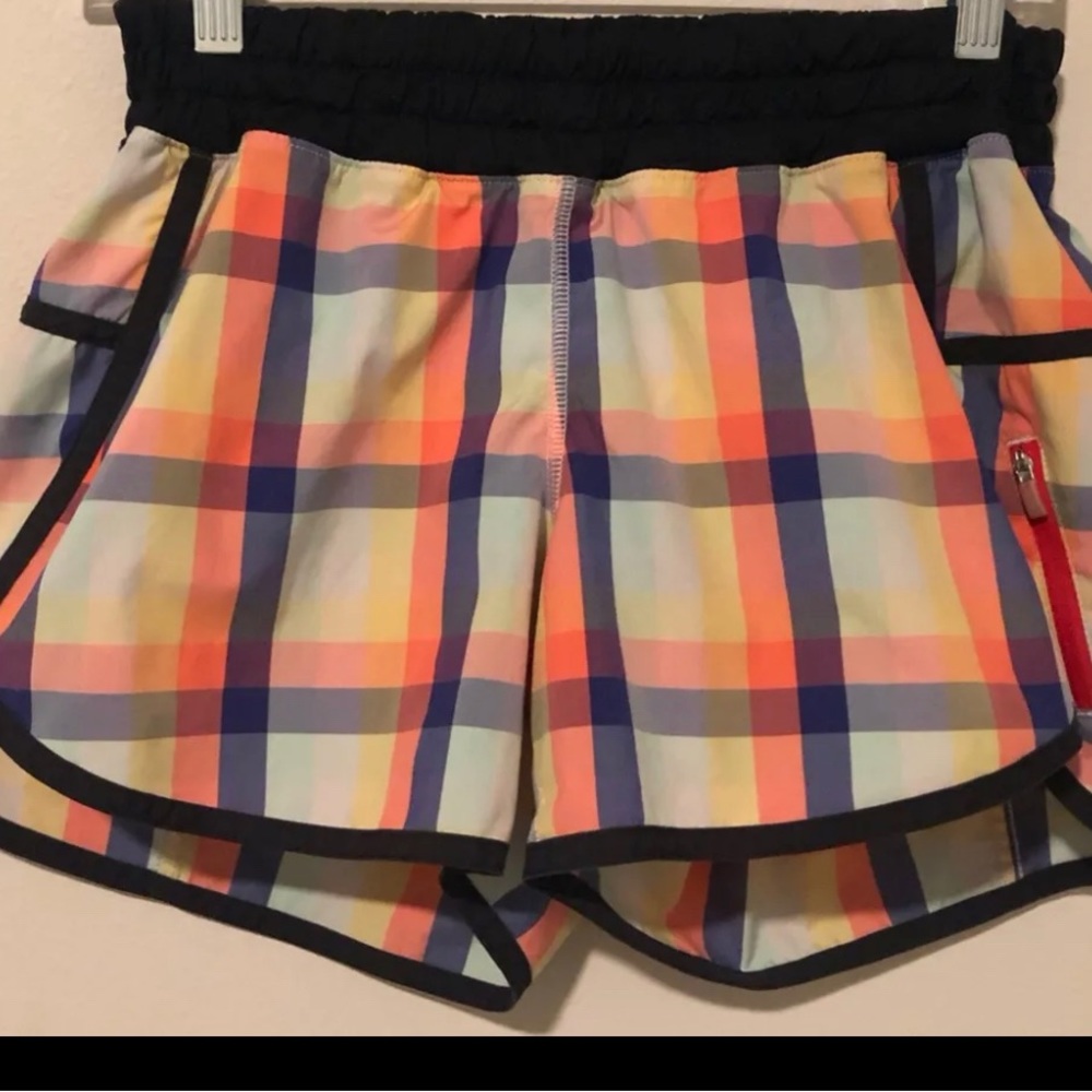 EUC Lululemon sea wheeze 2013 shorts size 4